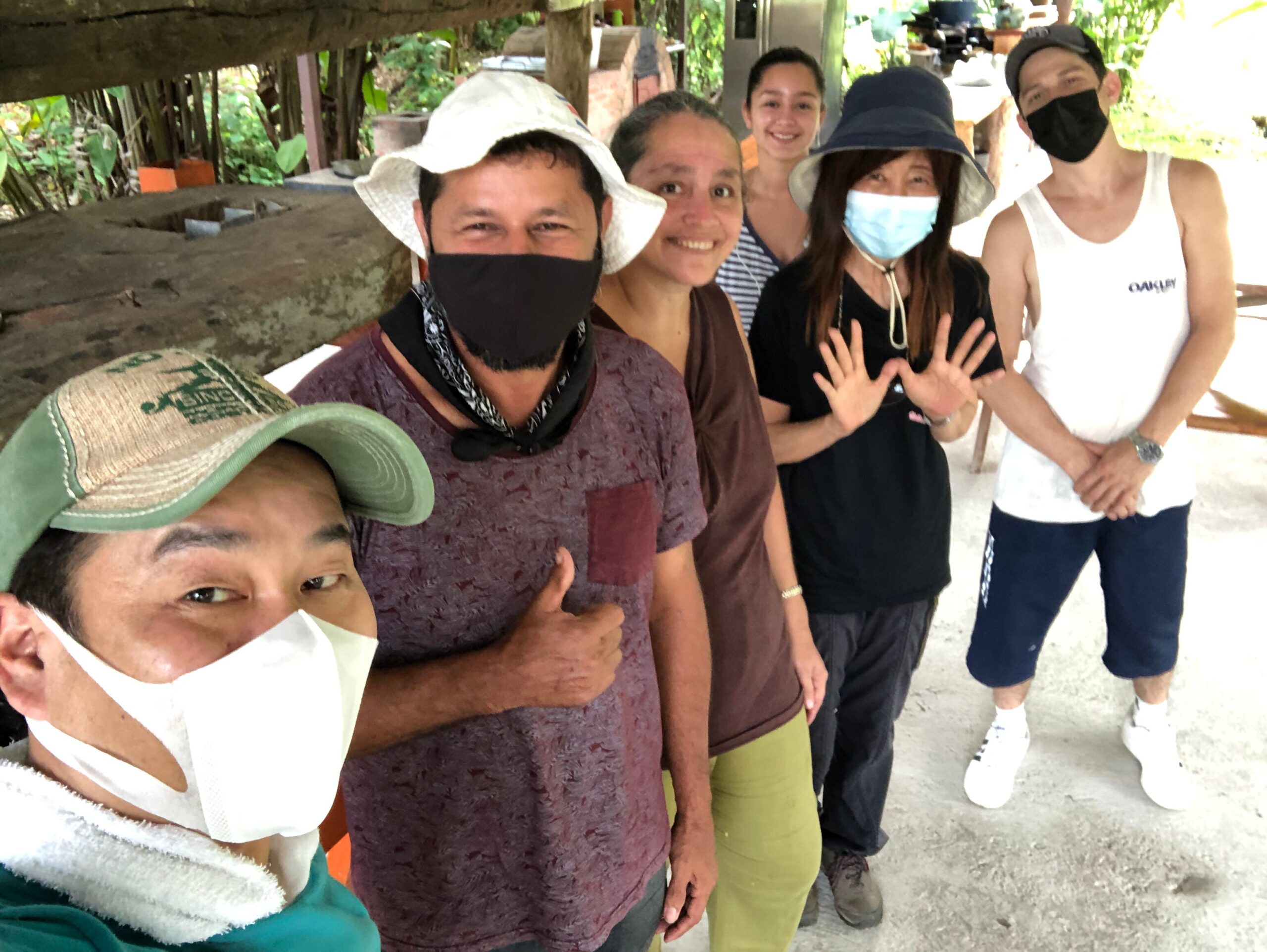 トラピチェ統合農園アギラール一家と阿部さん夫妻